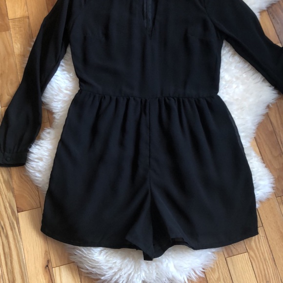 ABERCROMBIE & FITCH zip back sheer sleeve romper in black. Size 2. - Picture 6 of 15